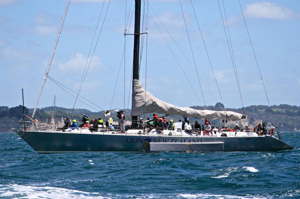 Lion NZ is one of the coach boats- Aon Youth Worlds 2016, Torbay, Auckland, New Zealand © Richard Gladwell www.photosport.co.nz